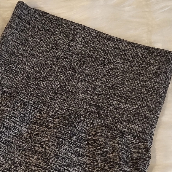 Mono B Gray Compression Leggings - Picture 4 of 8